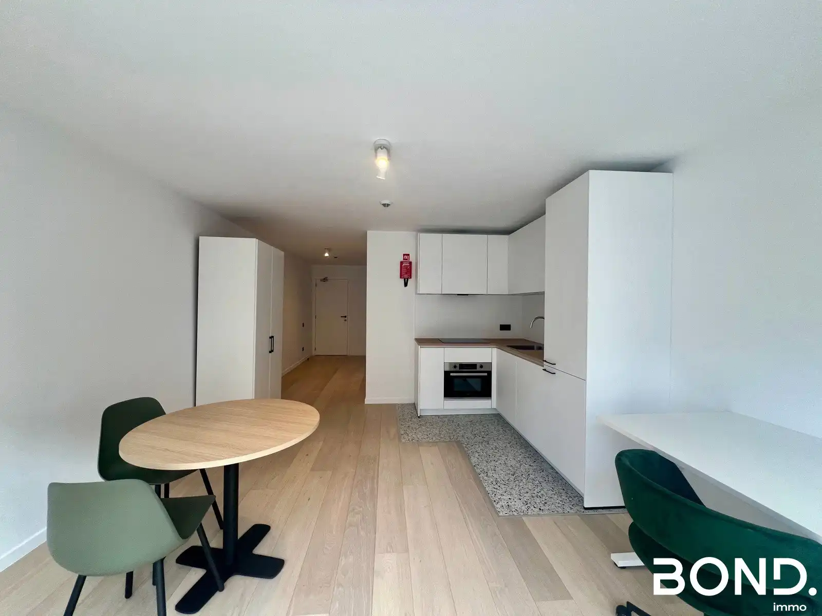 Totaal gerenoveerde studentenstudio te huur in hartje Leuven foto 3