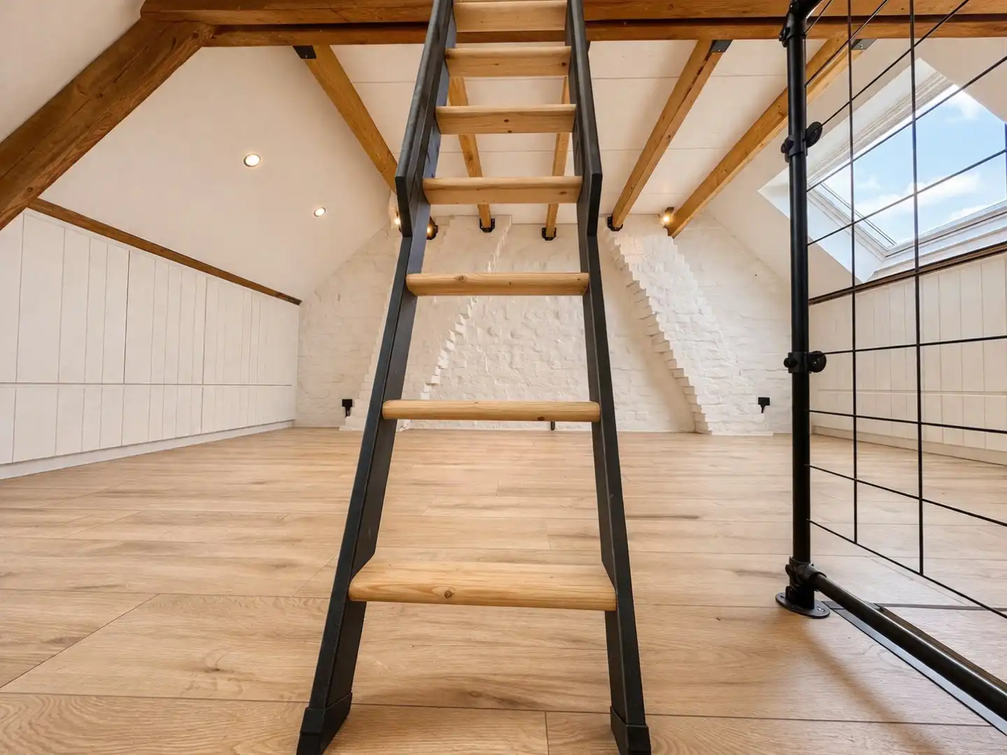 Gerenoveerde woning met o.a. 3 kamers, tuin & garage foto 15