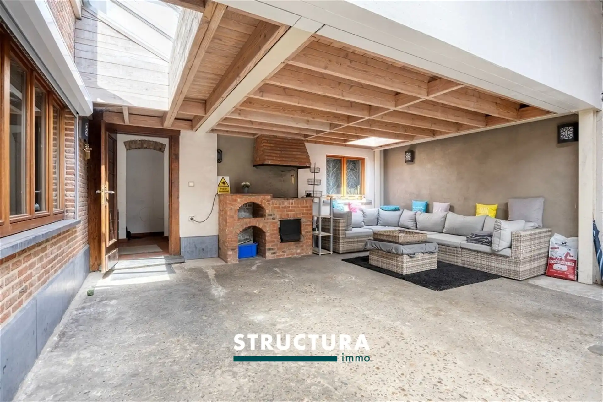 Prachtige woning met ruime loods foto 39