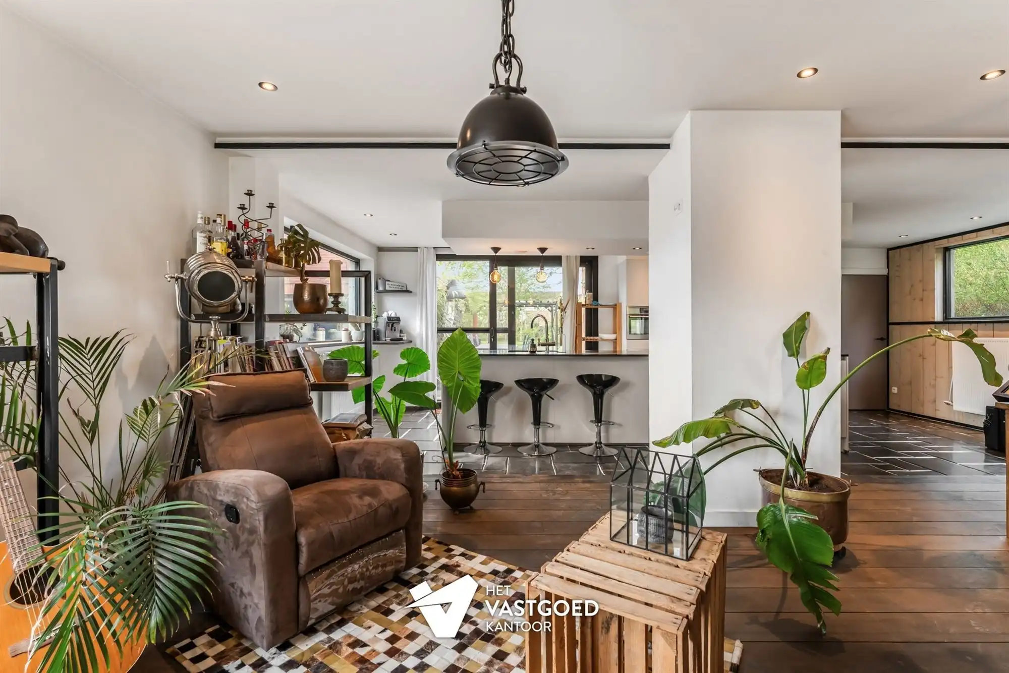 STIJLVOLLE GERENOVEERDE WONING GELEGEN OP EEN MOOI UITGESTREKT PERCEEL VAN 11A 64CA TE BEVERLO foto 6