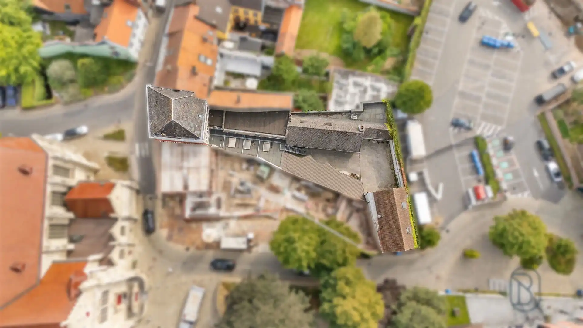 TOPgelegen project: herenwoning, garages, woonst en app. foto 9