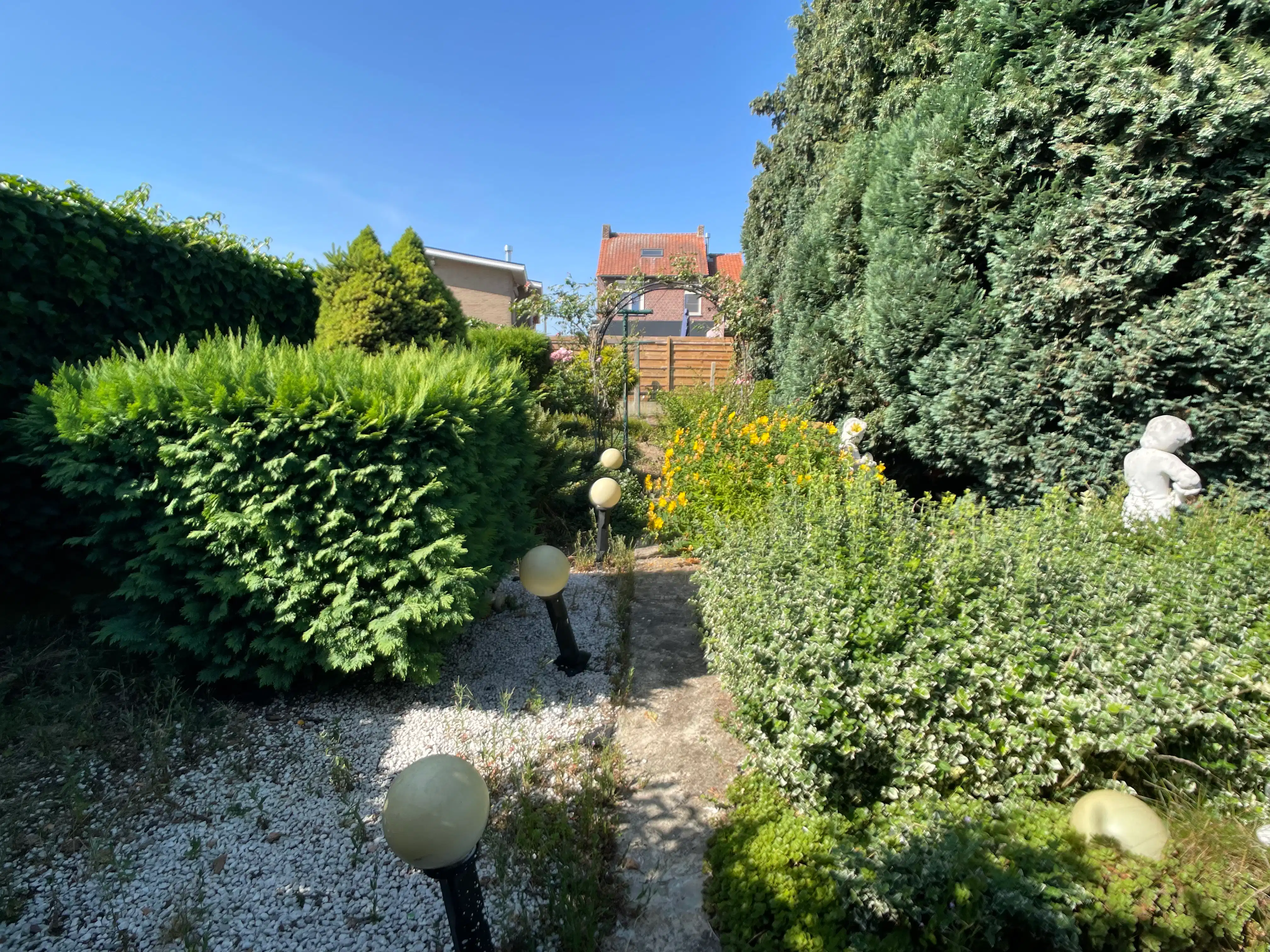 Deze te renoveren woning is gelegen in het landelijke Rumsdorp en dit op slechts enkele minuten rijden van Landen, Zoutleeuw en Tienen. foto 24