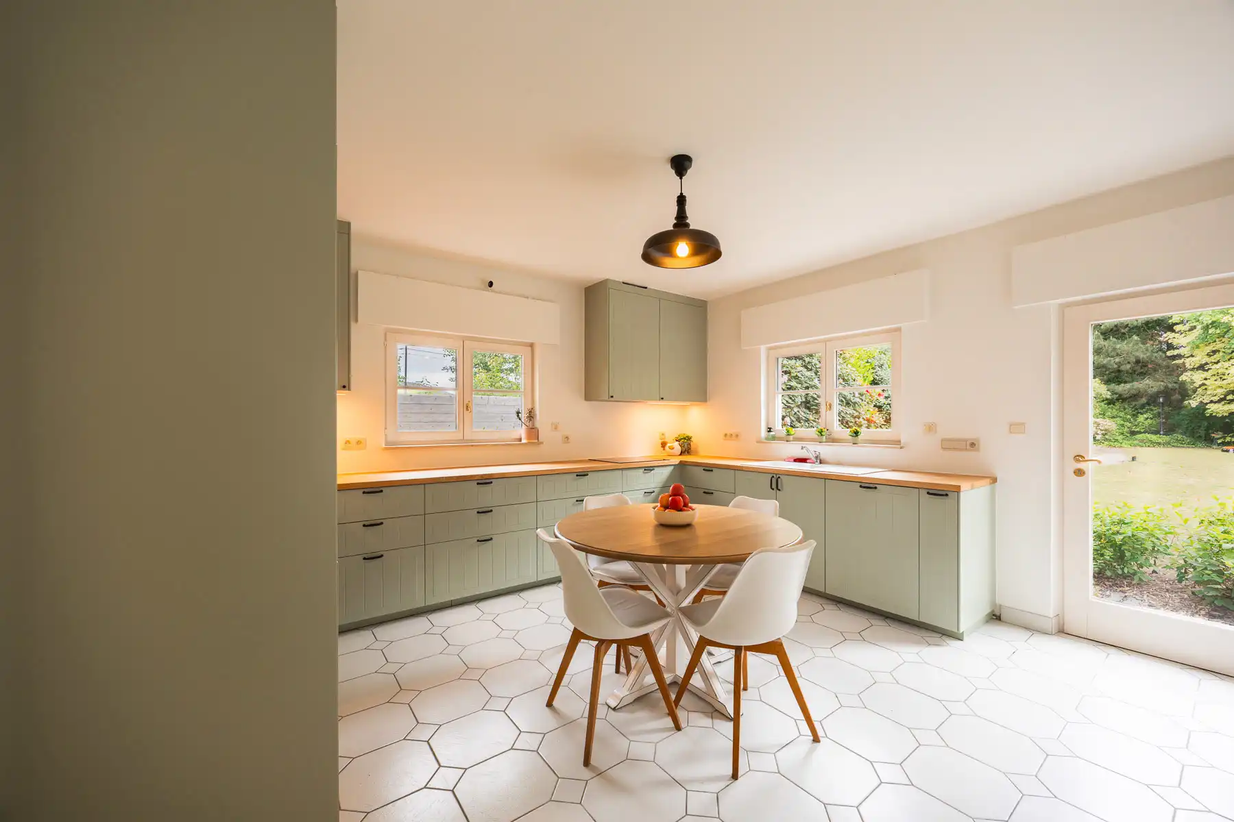 Prachtig gemoderniseerde, instapklare gezinswoning foto 11