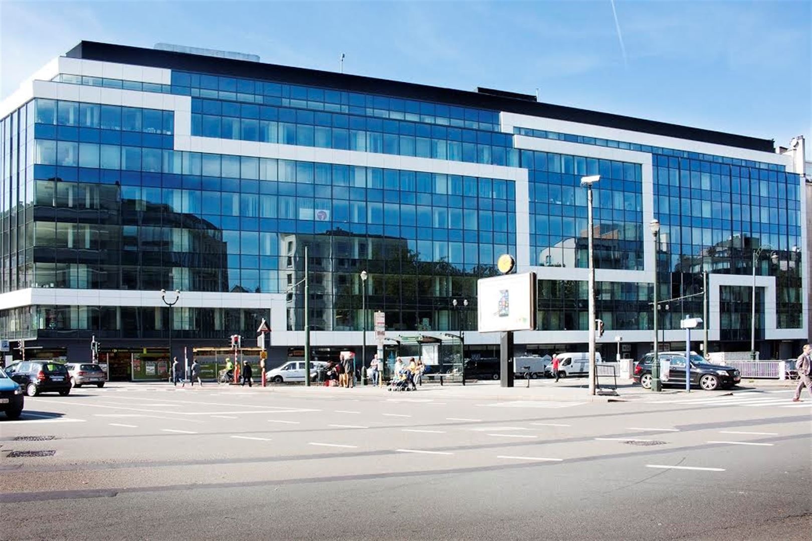 LOUISE CENTRE: kantoren te huur vanaf 308m² foto {{pictureIndex}}