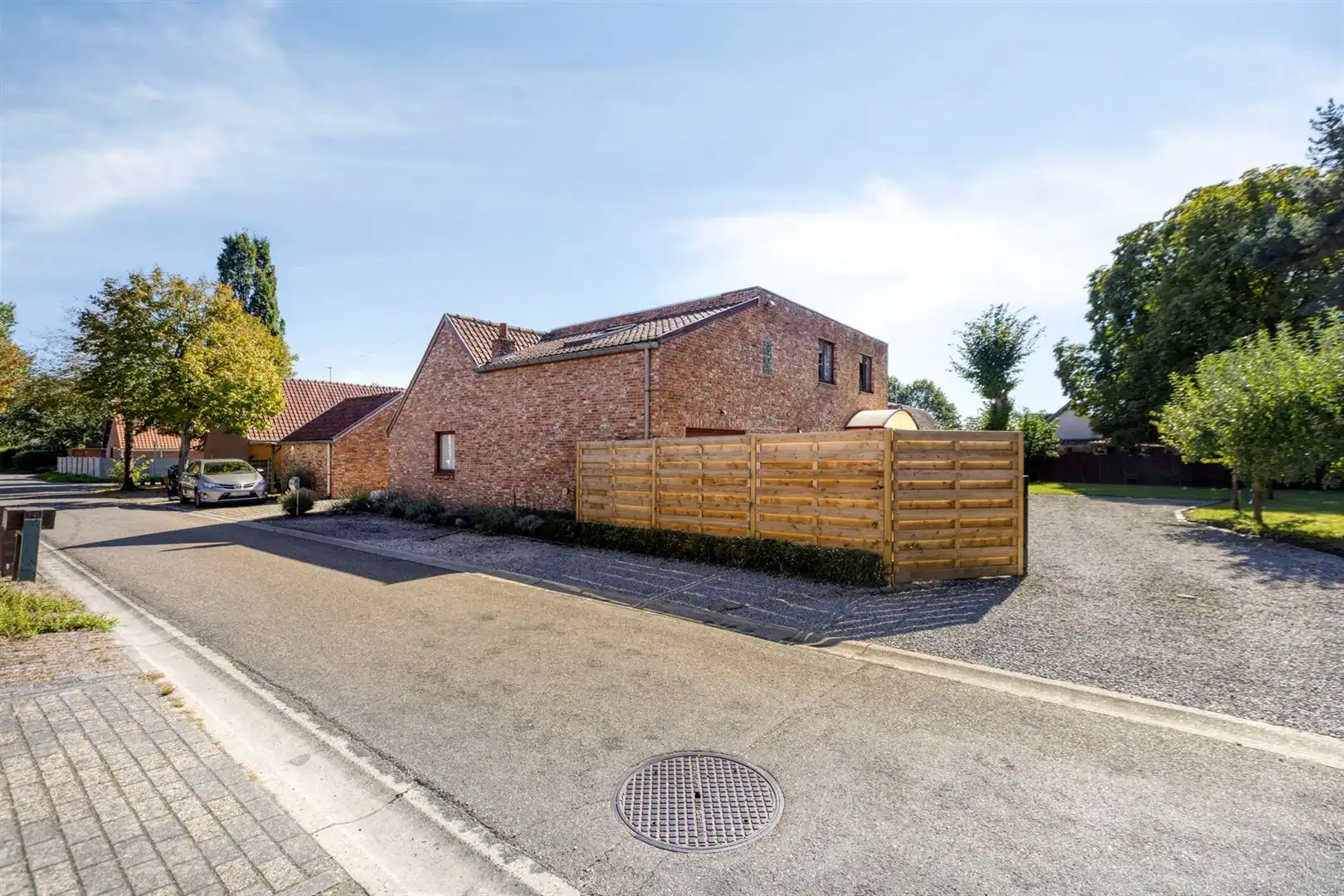TE KOOP: Uniek woon- en investeringspand met ruime woning en 6 verhuurde studio’s te Heusden-Zolder! foto 3