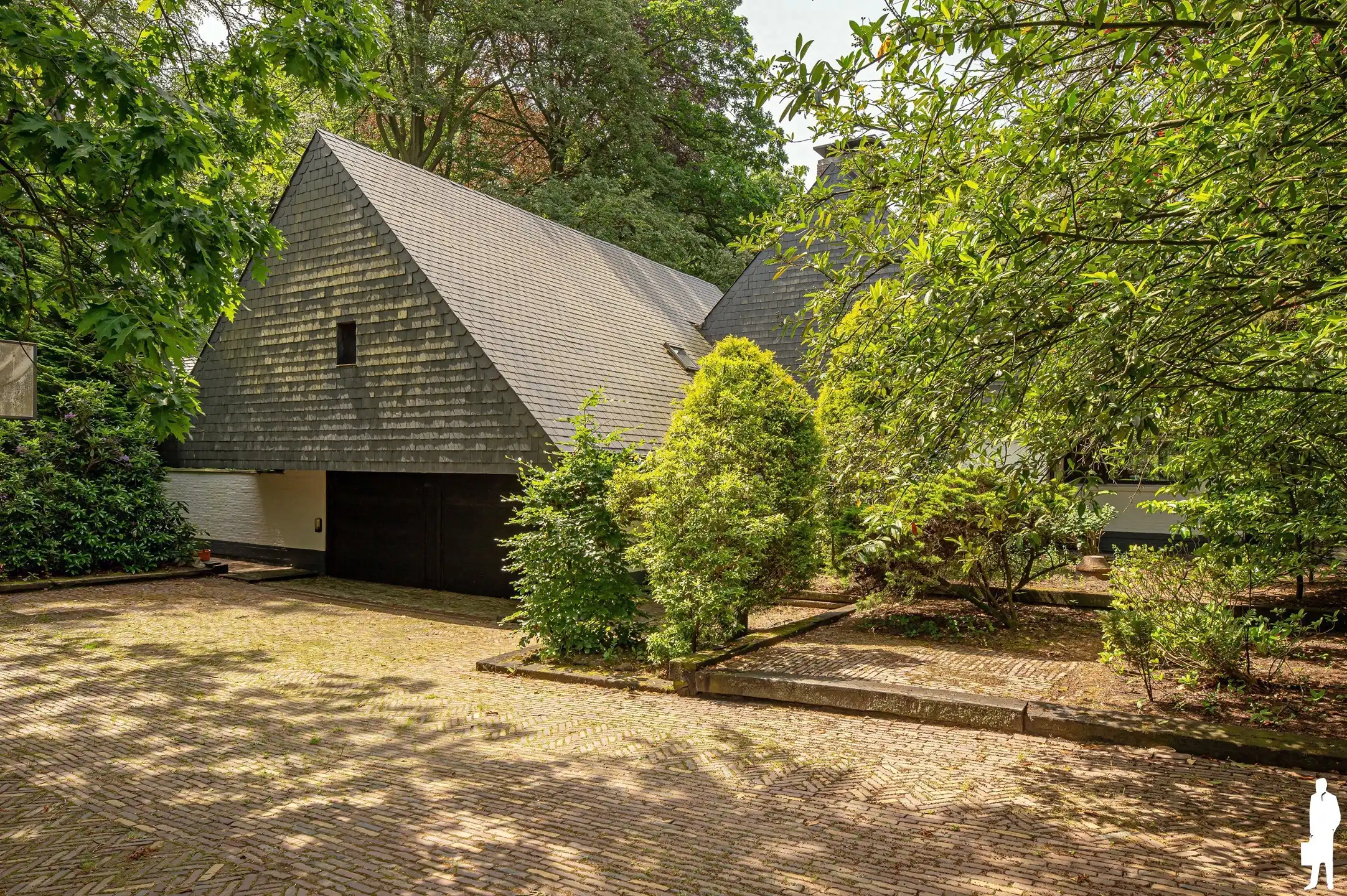Karaktervolle villa op uitzonderlijk rustig perceel in een groene residentiële omgeving te Schotenhof! foto 12