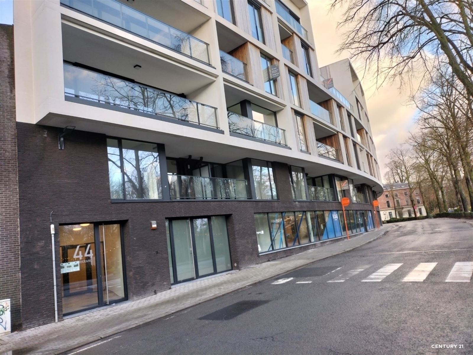 Nieuwbouw App 2 slpks, 2 terassen, autostaanplaats,kelder foto {{pictureIndex}}