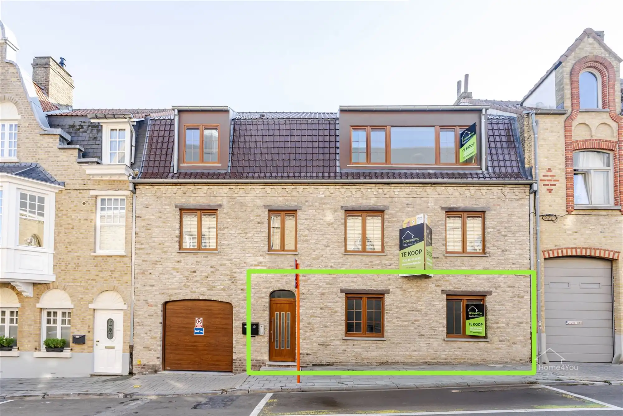 Volledig vernieuwd GLV appartement, terras en 2 slaapkamers  foto {{pictureIndex}}