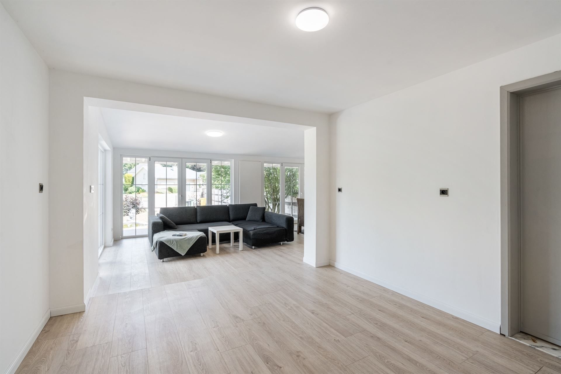 Eengezinswoning in halfopen bebouwing met tuin. foto 3