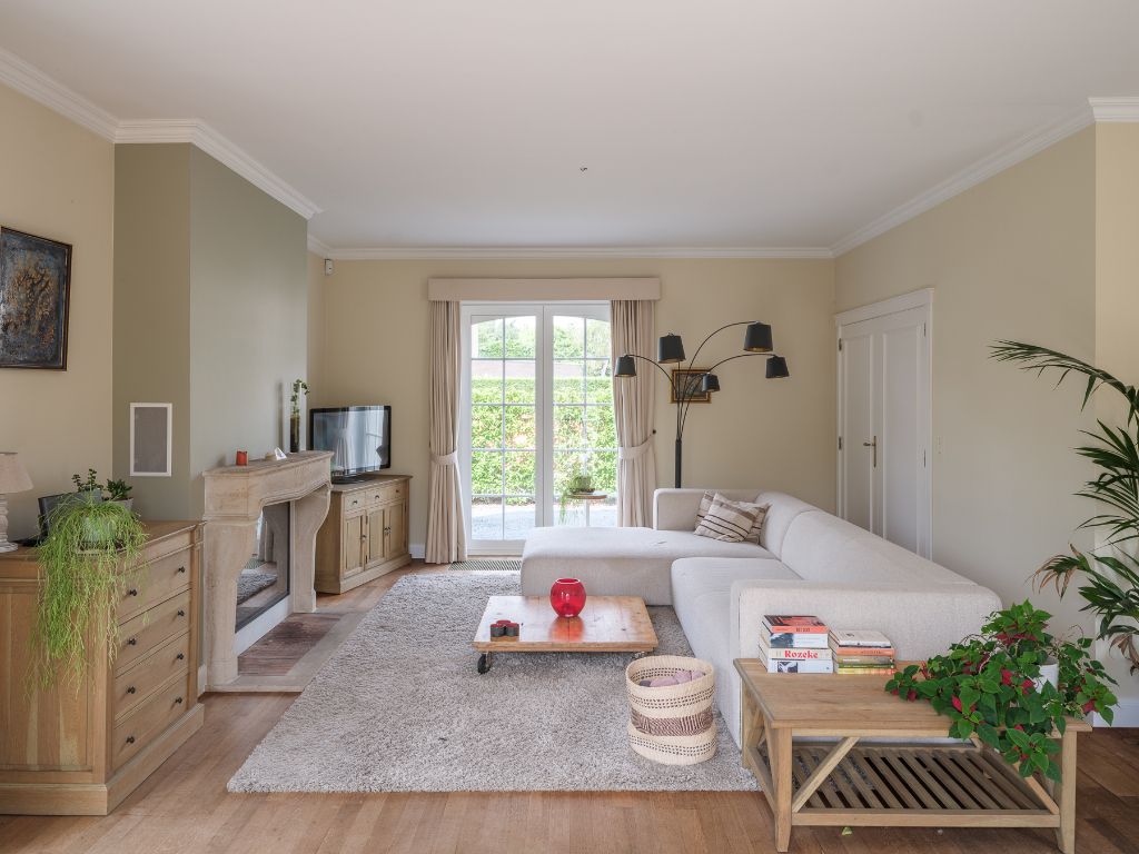 Charmante Franse villa met 3 slaapkamers op een zuidgericht perceel (1.160 m²) in een residentiële wijk te Mariakerke. foto 2