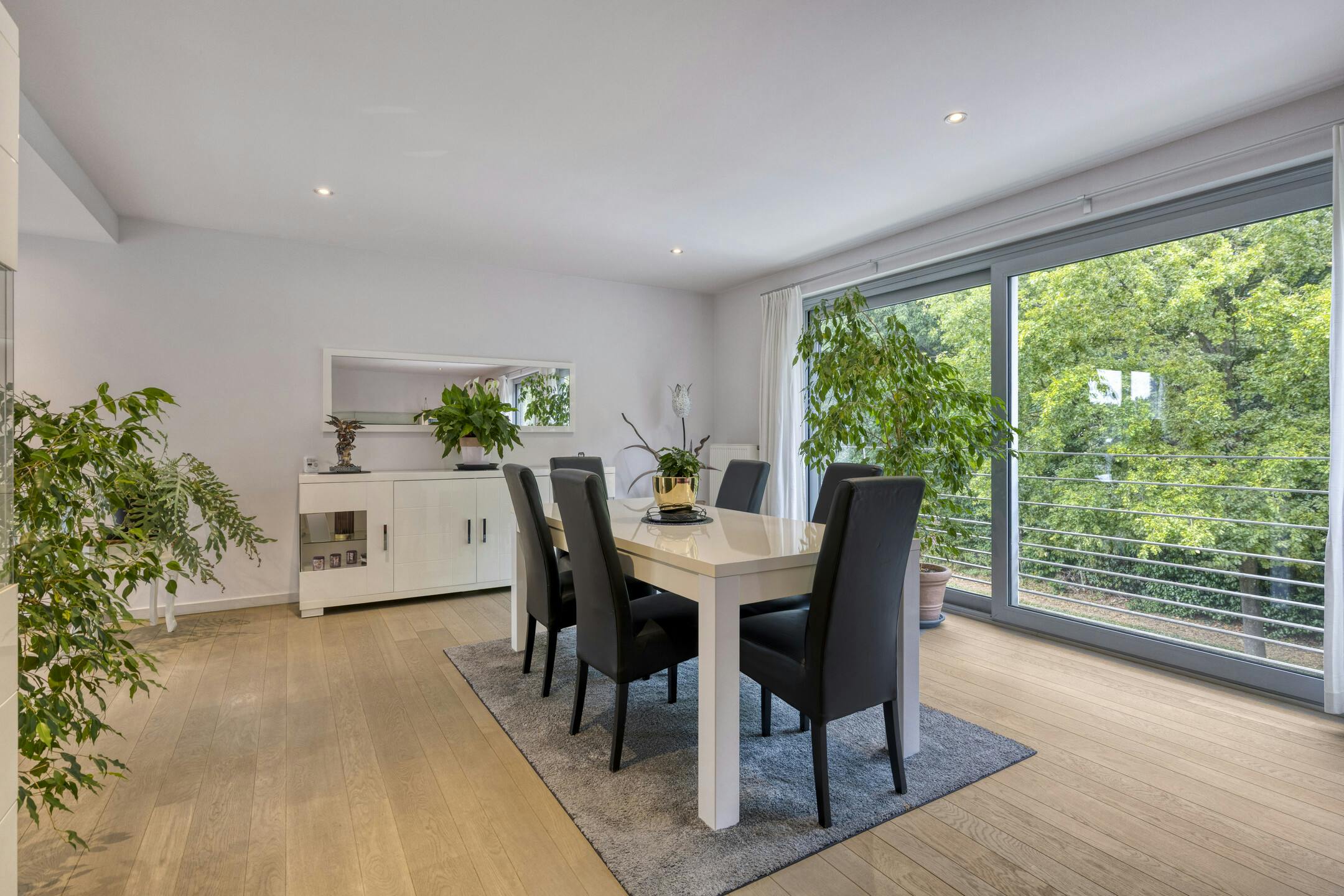Ruim appartement met 2 slpk en garage te koop in Brasschaat foto 6