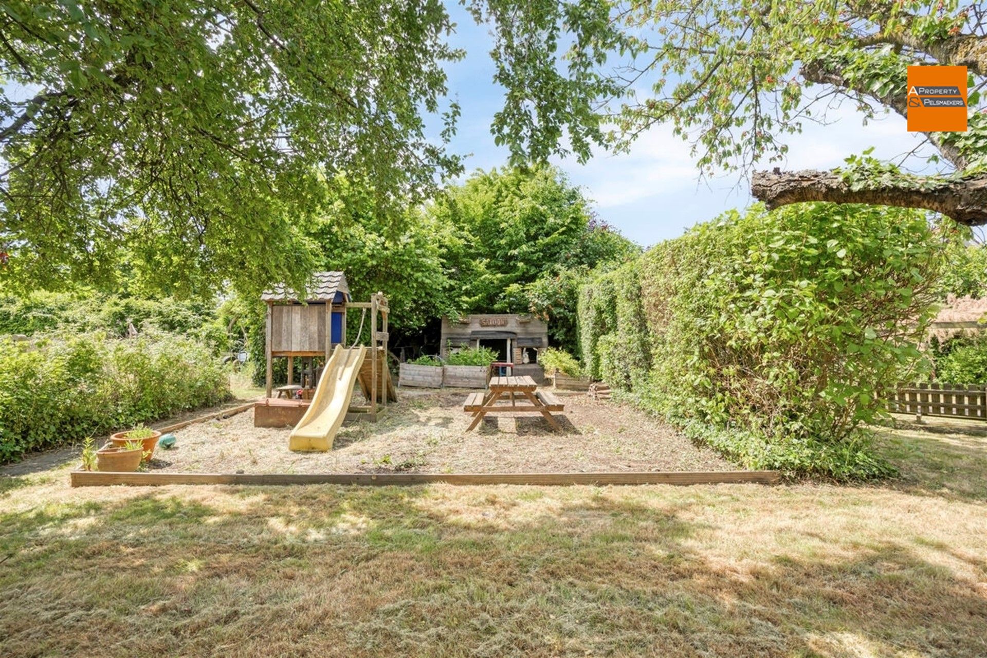Eigendom met karakter en ruimte, 4 slaapkamers en  prachtige tuin foto 37