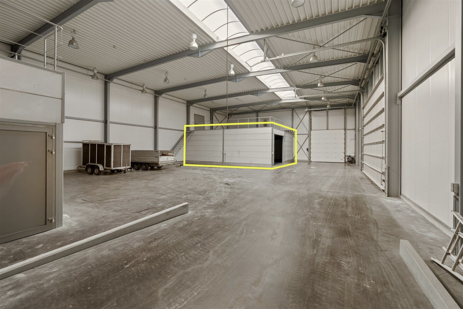 Zeer goed gelegen magazijn van 120 m2 foto 3