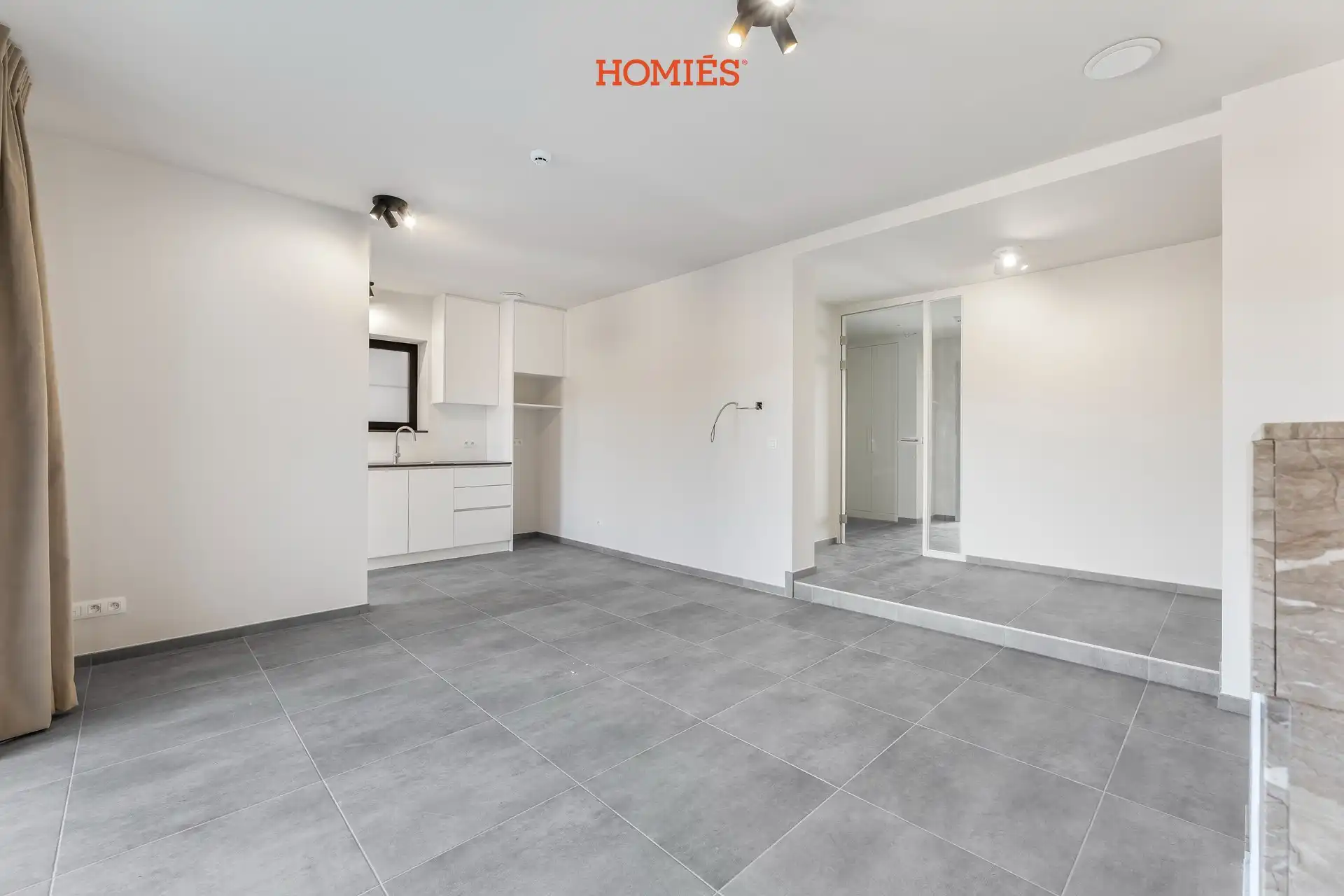 Gerenoveerd app 1 slpk en autostaanplaats foto 2