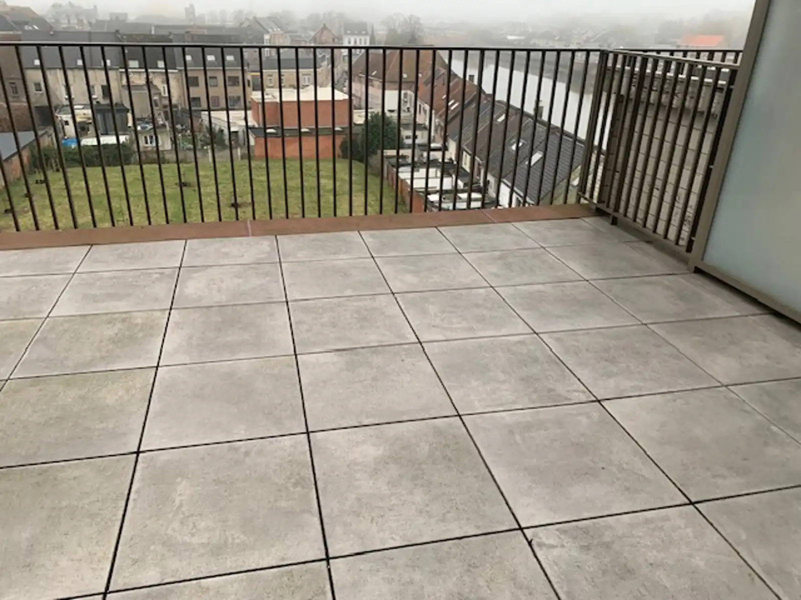 Centraal gelegen tweeslaapkamer appartement met groot terras foto 7