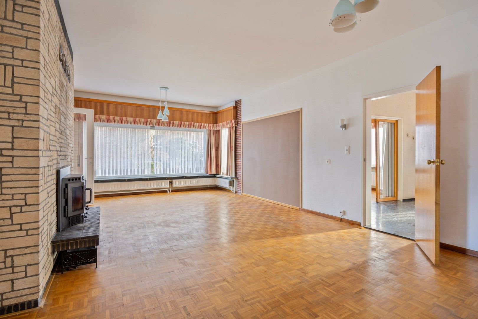 Ruime te renoveren gezinswoning met 4 slpks in het centrum van Herentals ! foto 6