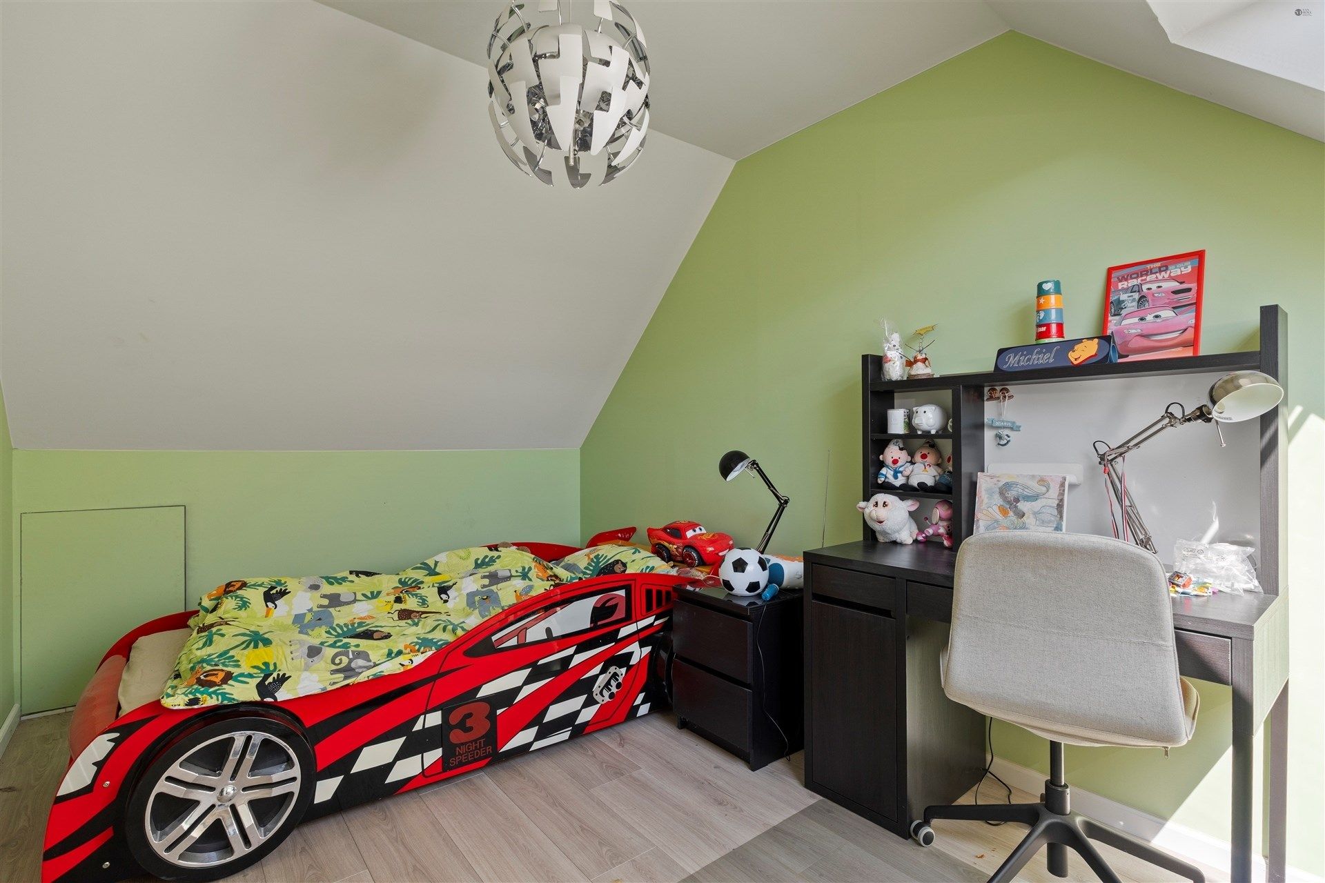 Deels gerenoveerde rijwoning te centrum Stekene foto 17