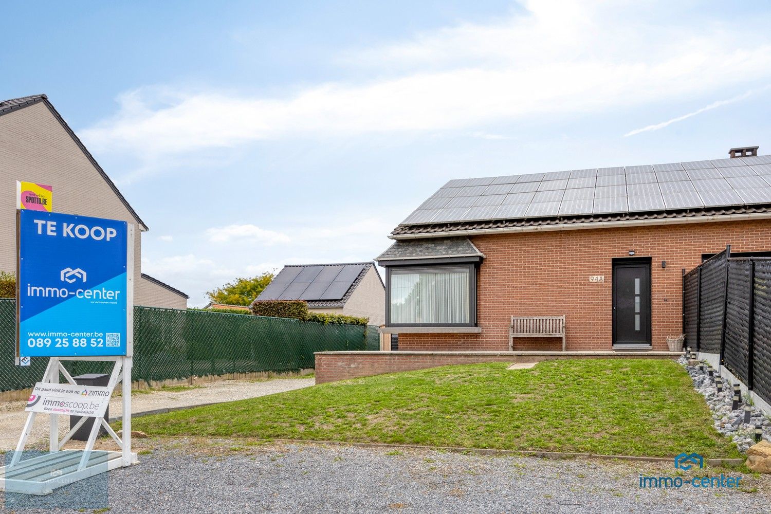 Instapklare halfopen woning met zonnepanelen en garage in Diepenbeek foto 2