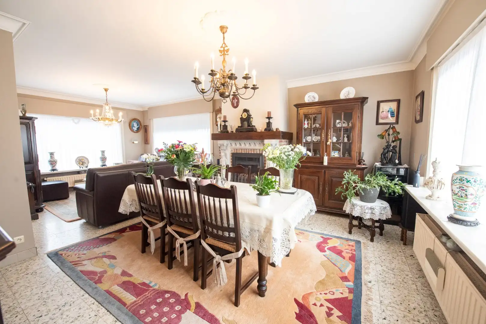 Goed onderhouden, open bebouwing met 3 slaapkamers op 831 m² foto 10