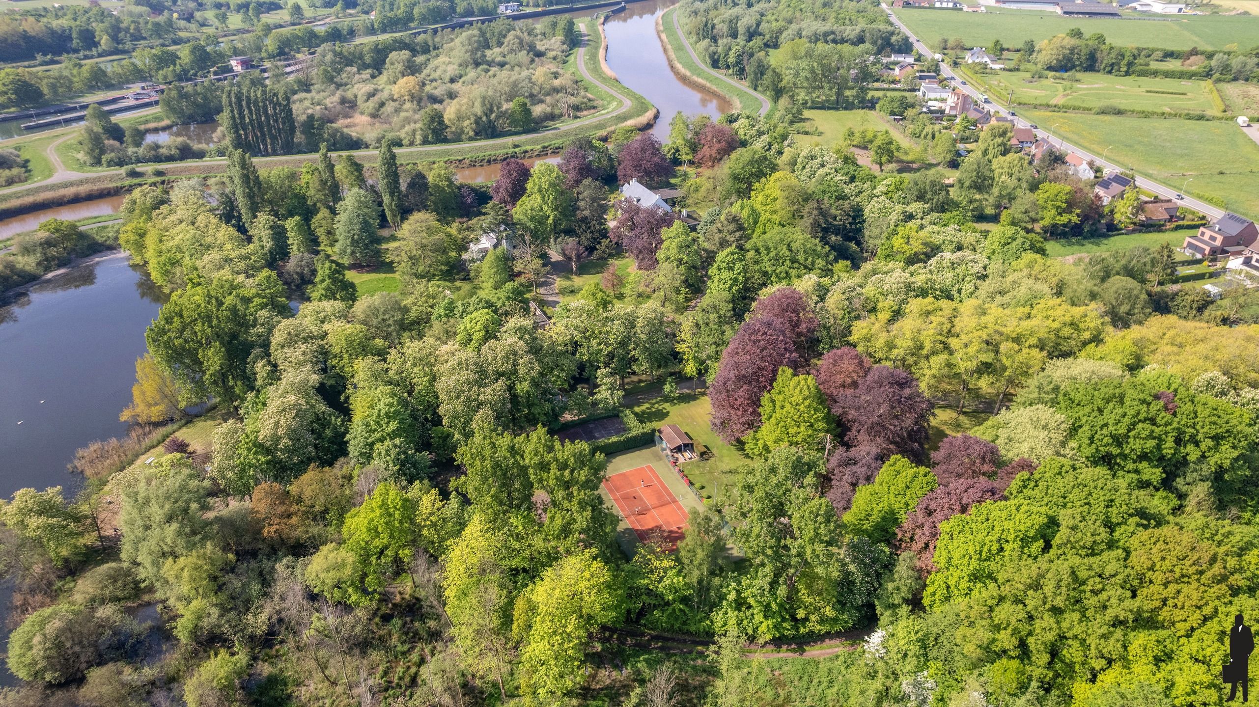Uniek domein "Hof Van Lachenen" met 2 villa's te koop in Lier.  foto 3