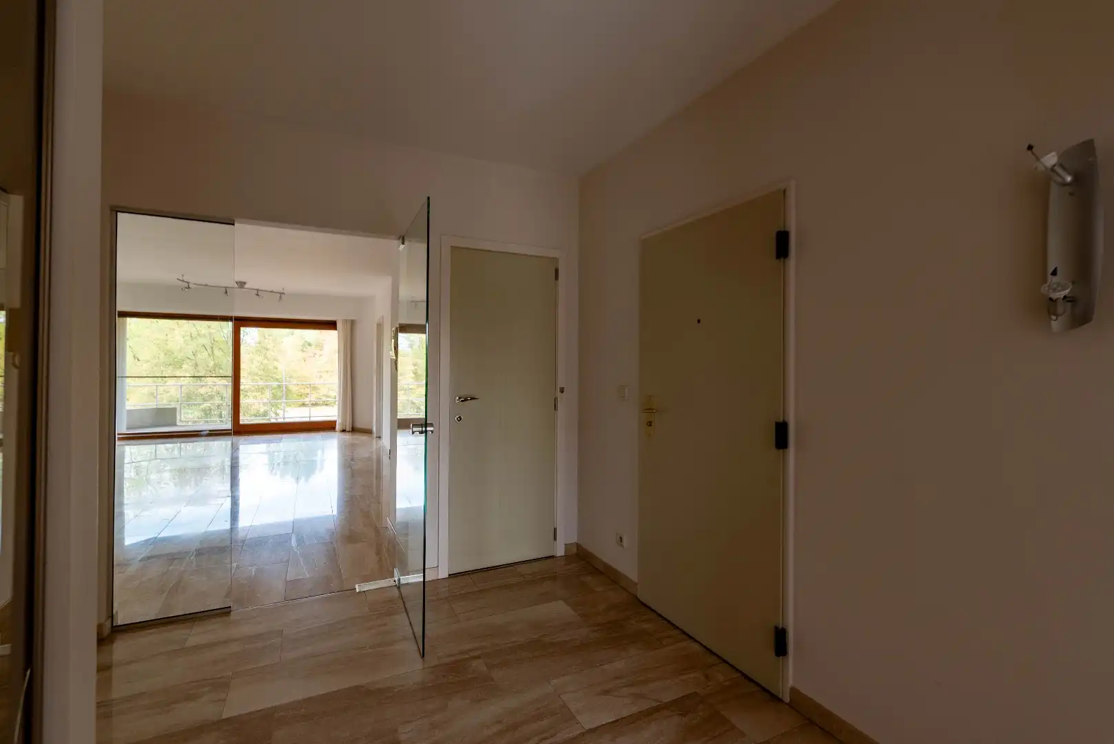 Ruim 2-slaapkamerappartement met twee terrassen en autostaanplaat foto 17