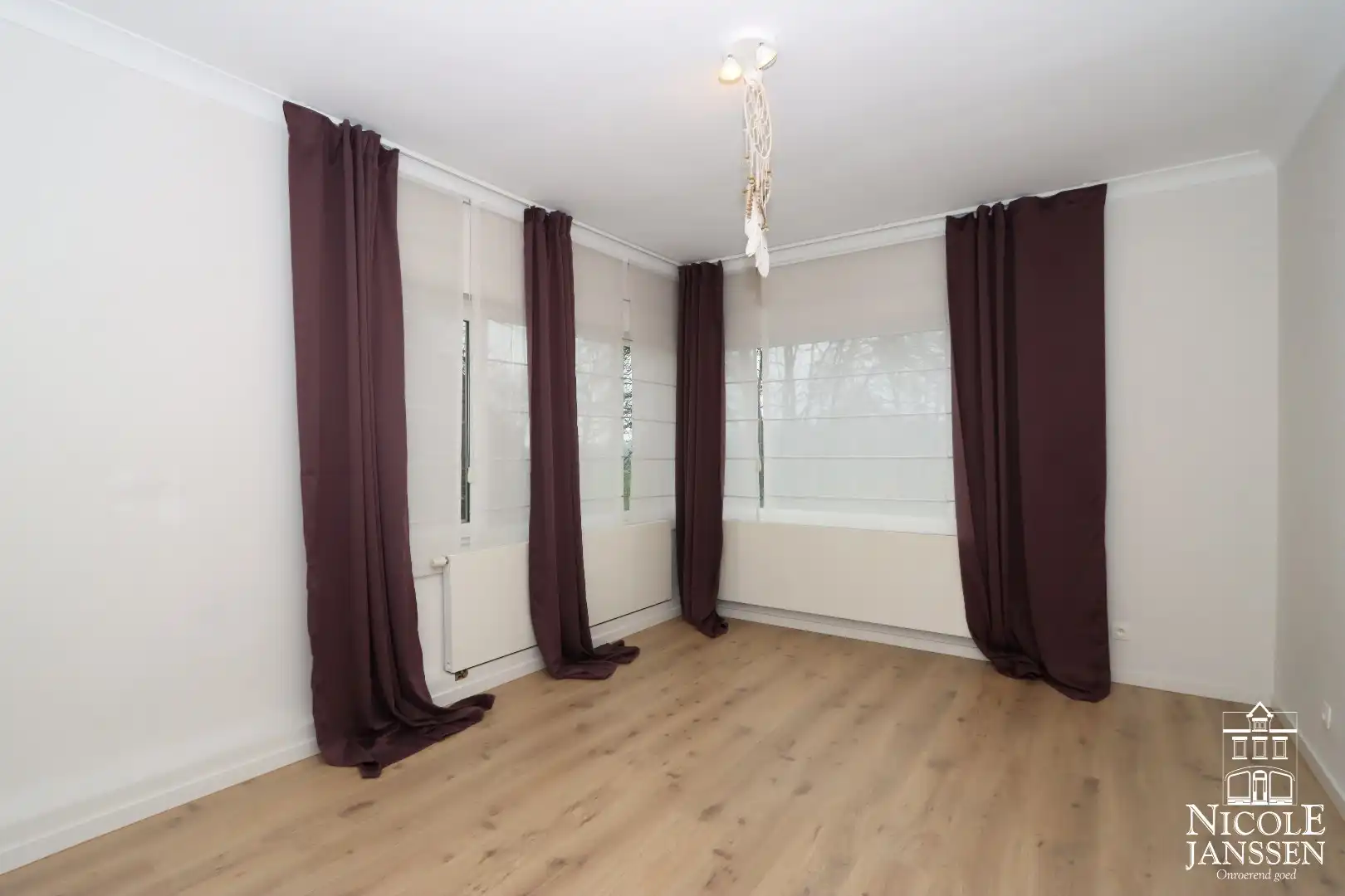 Ruim ingedeeld karakteristiek pand met garage en diepe tuin op een royaal perceel foto 16