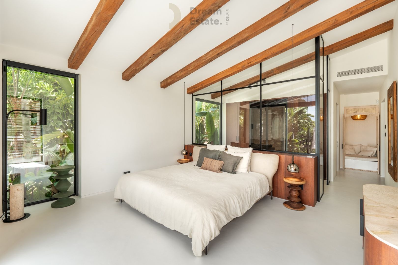 Unieke eerstelijns golfvilla in een exclusieve 'gated community' te Nueva Andalucia foto 19