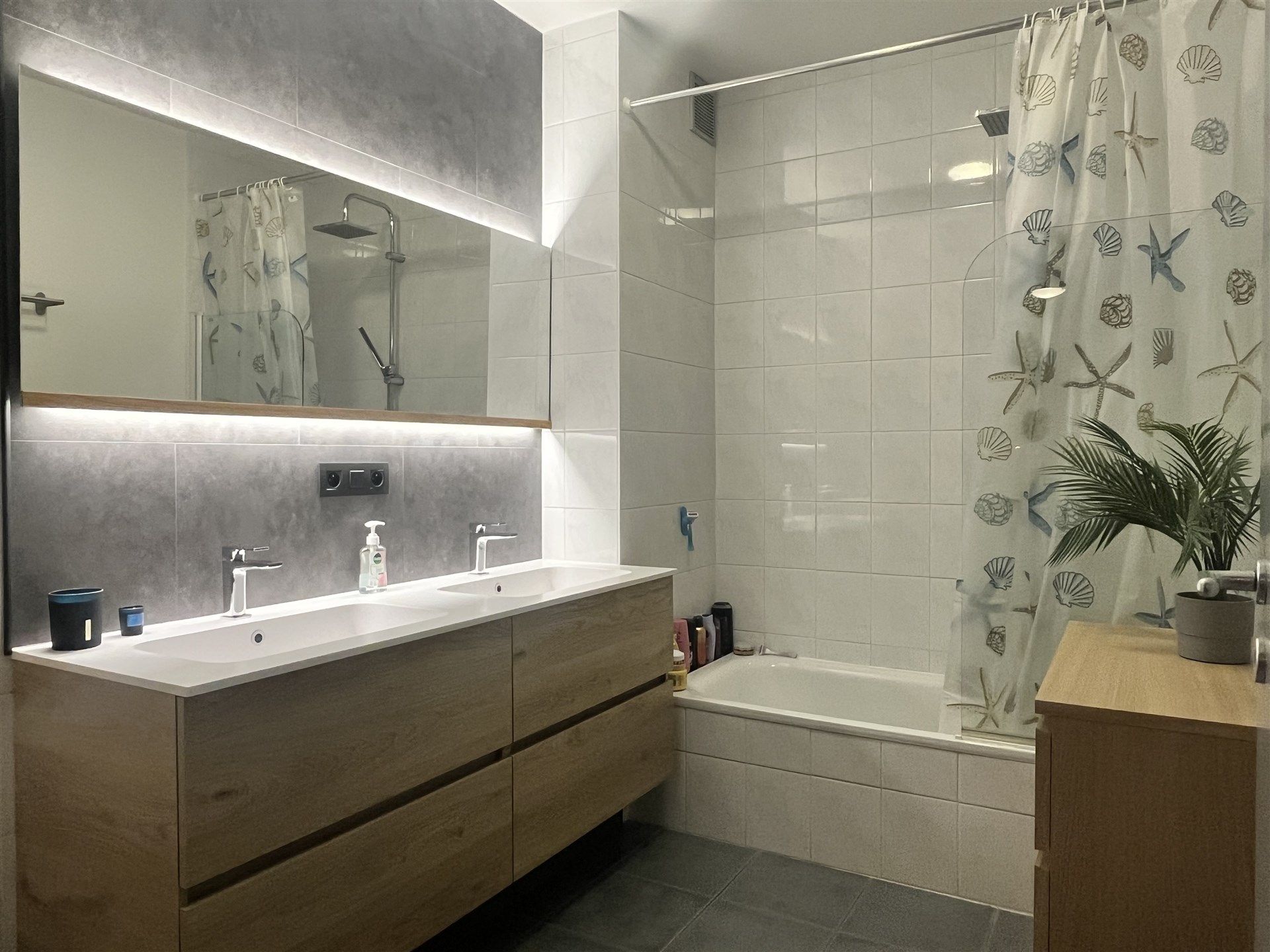 Ruim gelijkvloers 3 slpk-appartement met tuin én garagebox! foto 8