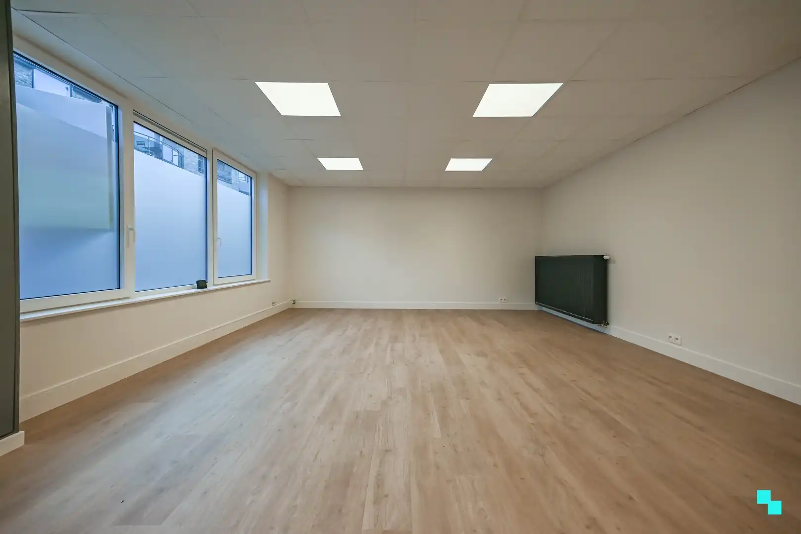 Gerenoveerde woning nabij centrum Izegem foto 4