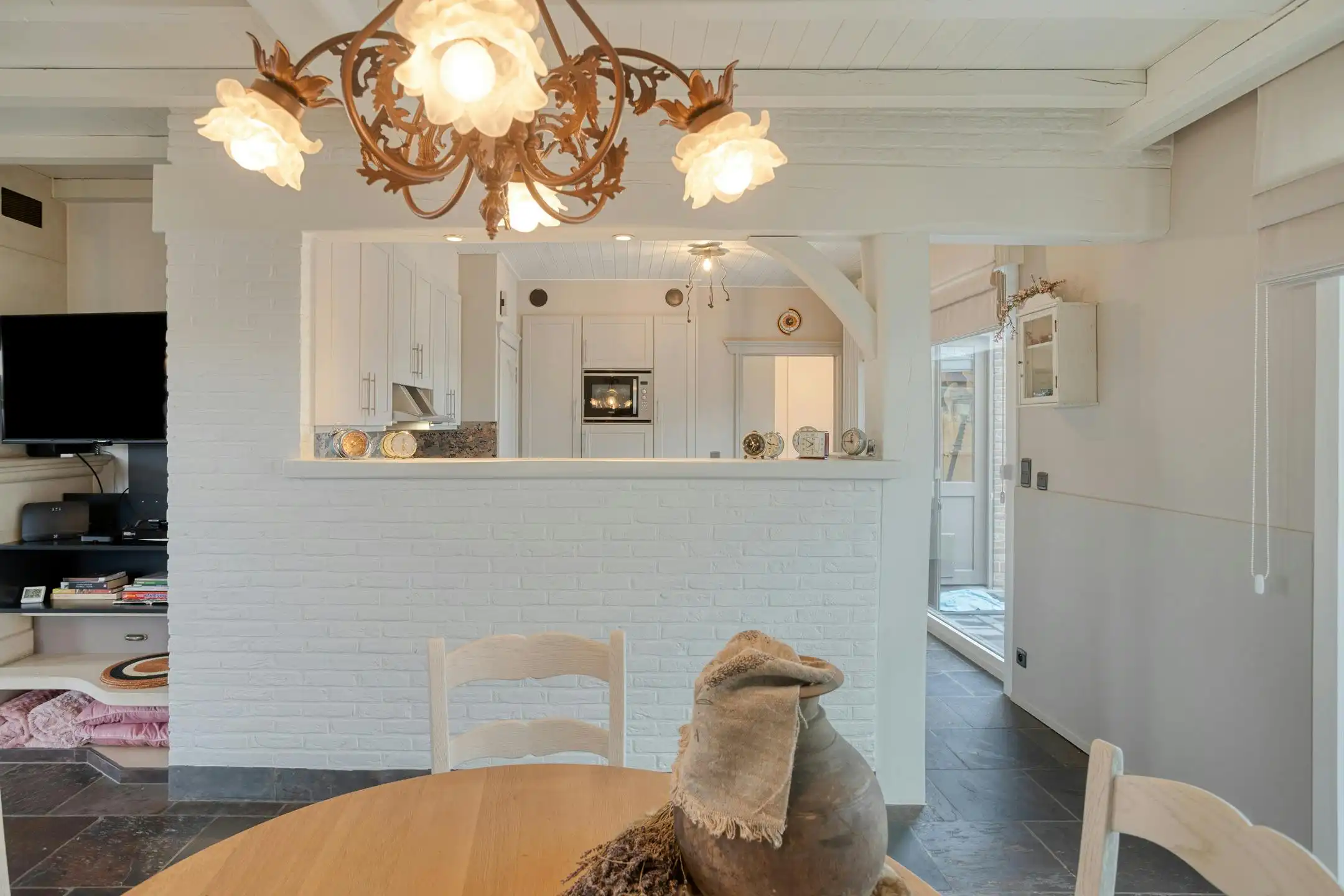 Landelijke woning met 4 slaapkamers op 2.772m² te Beauvoorde. foto 14