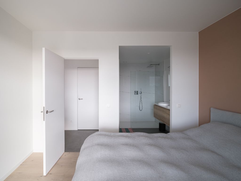 Luxe appartement (BJ 2020) met een adembenemend zicht over het water en de stad. foto 14