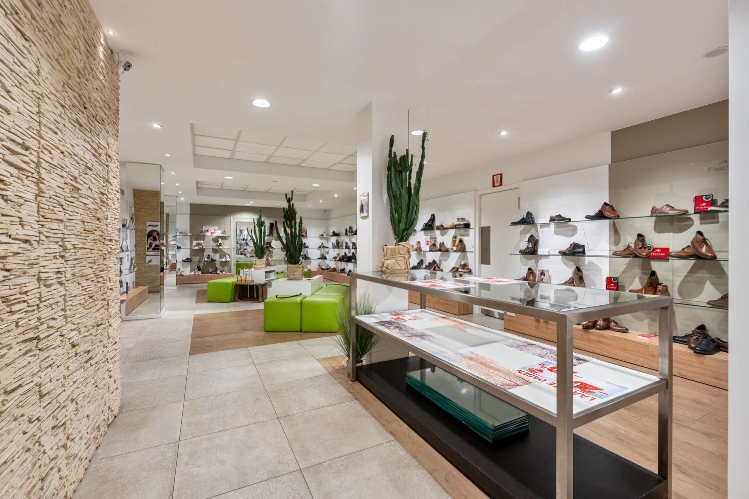 Handelspand op toplocatie aan de Markt te Bilzen! foto 9