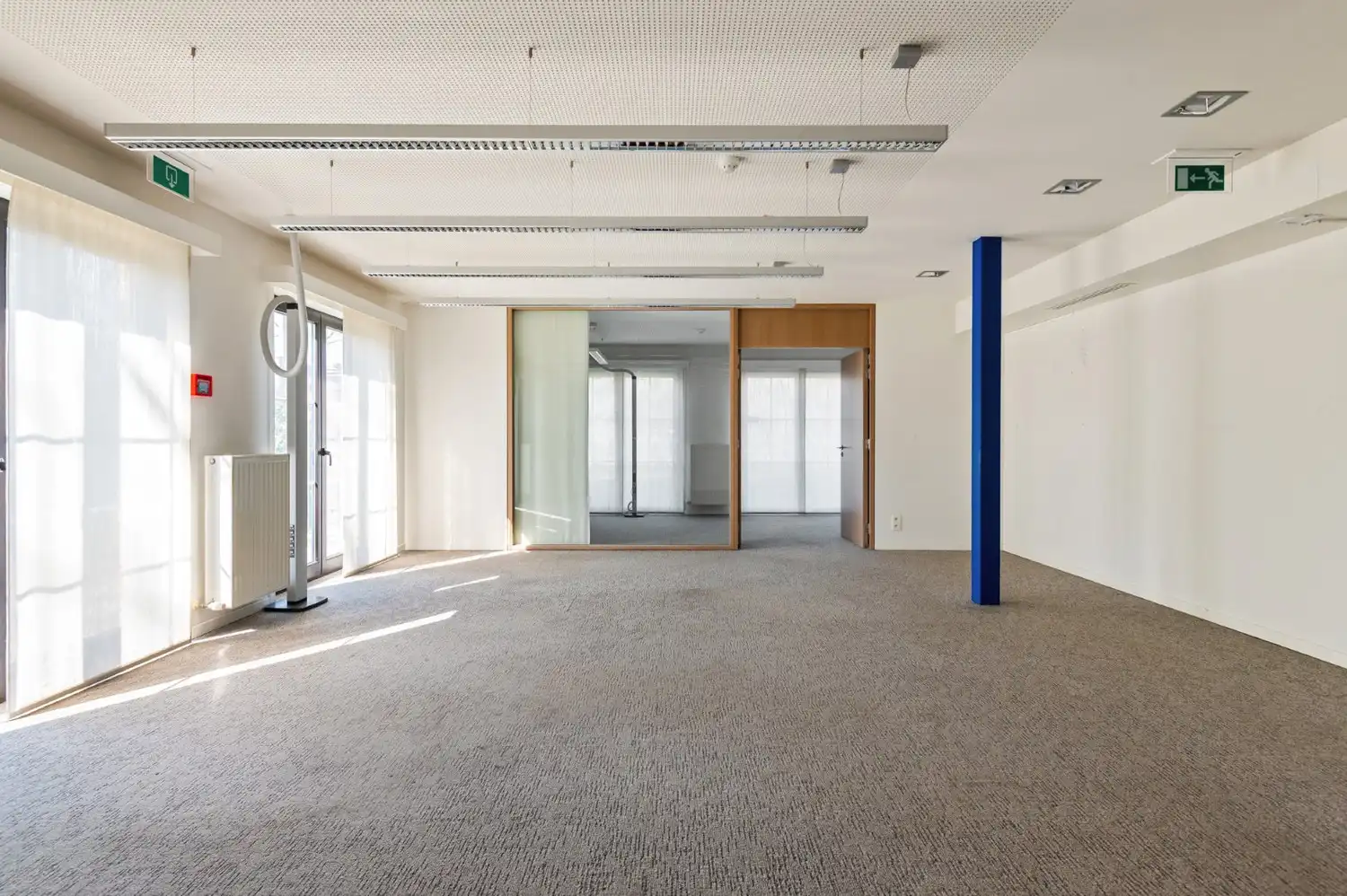 VERZORGD KANTOORGEBOUW MET PARKING! foto 17