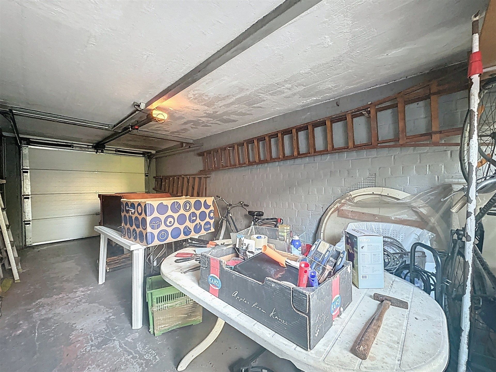 Halfopen bebouwing met 3 slaapkamers, ruime garage en leuke tuin op toplocatie! foto 17