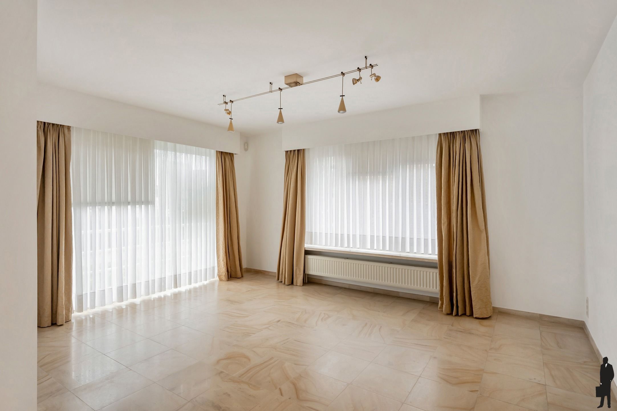 Ruim villa-appartement met 4 slaapkamers & garage foto 7