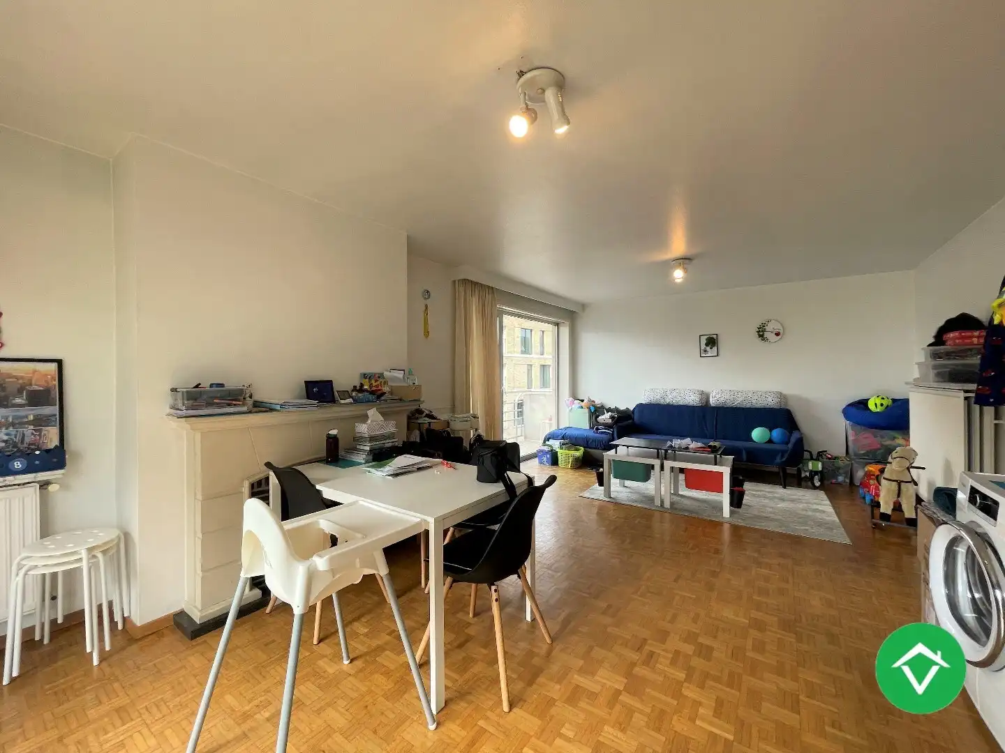 Zonnig appartement met 2 slaapkamers en autostandplaats te centrum Roeselare foto 3