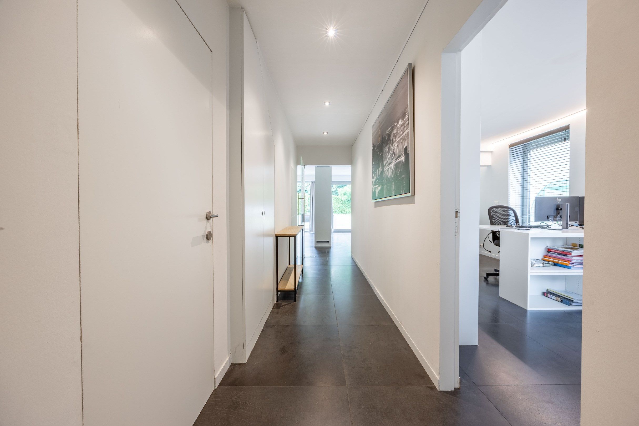 BEDRIJFSGEBOUW MET MODERNE WOONST foto 5