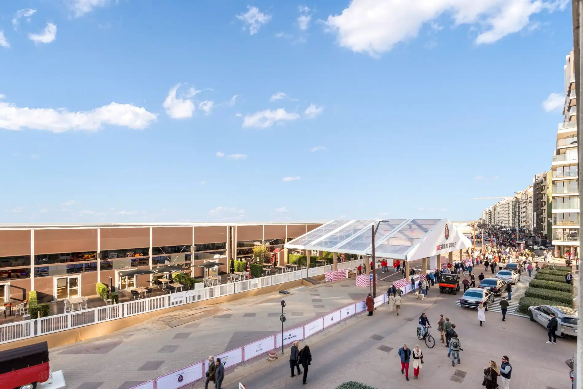Mooi appartement met 3 slaapkamers op de ZEEDIJK in het Zoute tegen het Albertplein. foto 17
