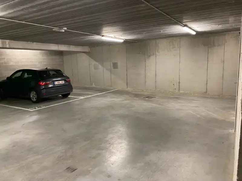 --- NIEUW --- Ondergrondse gelegen autostaanplaats te Gent - Einde Were 1 (residentie Dunant Gardens). foto 5