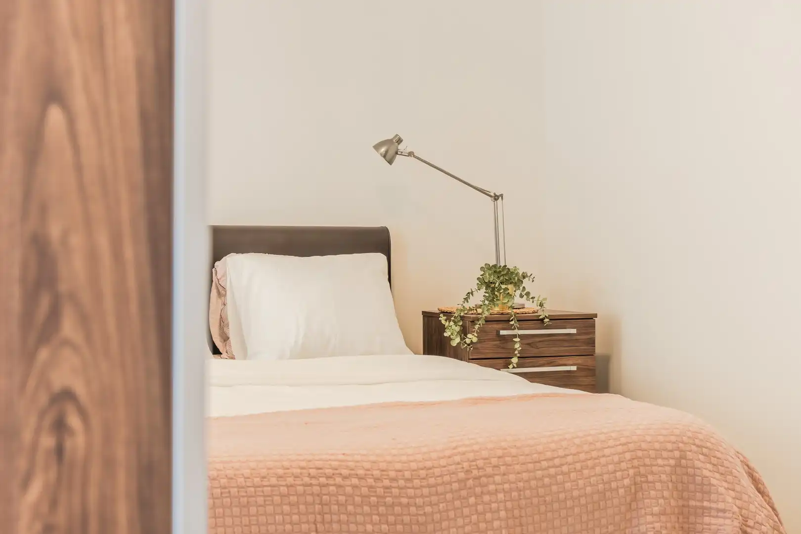 INSTAPKLAAR GELIJKVLOERS APPARTEMENT MET ZUIDTUIN & GARAGE foto 11