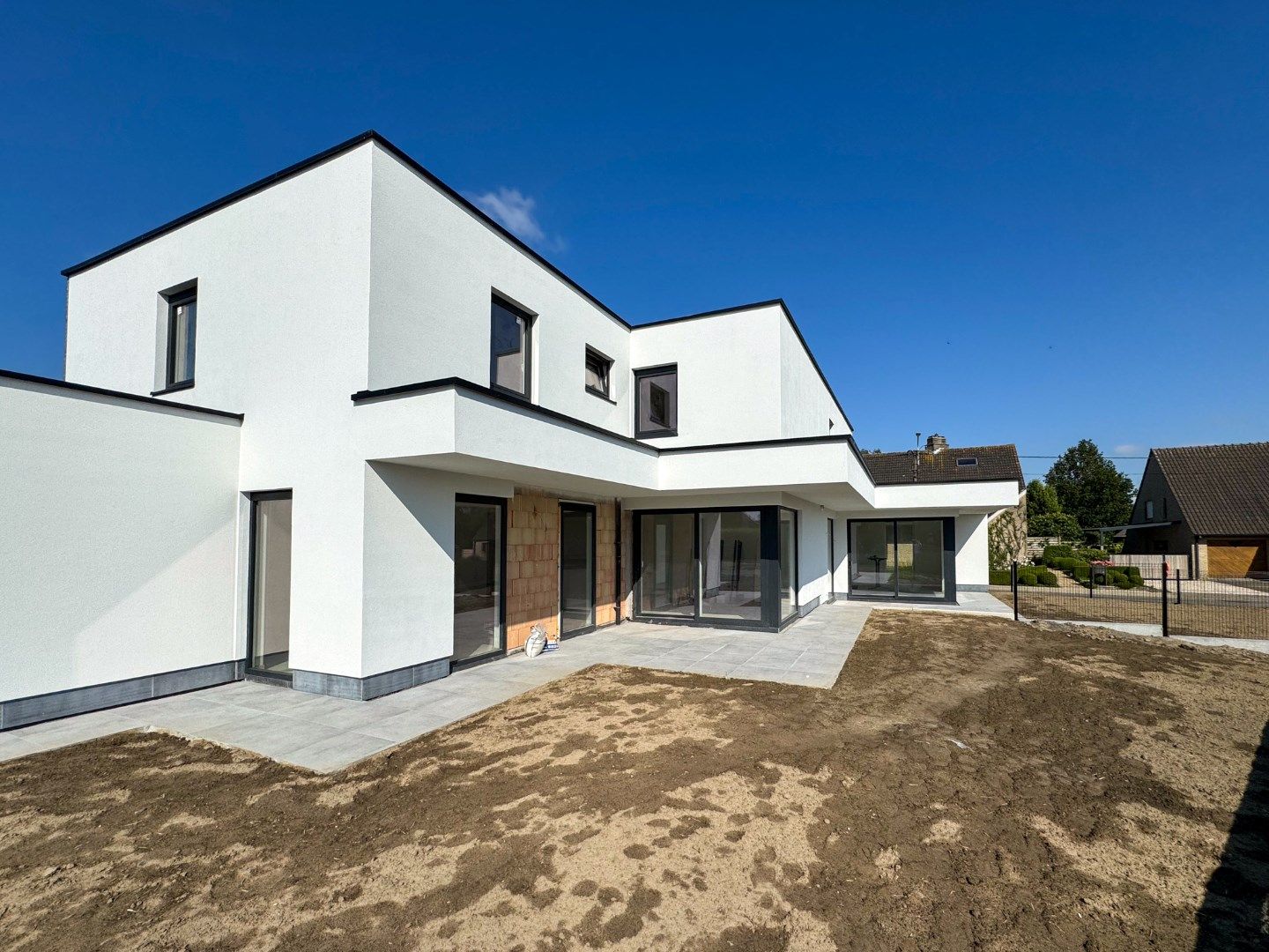 Nieuwbouwwoning met 3 slaapkamers en tuin. foto 18