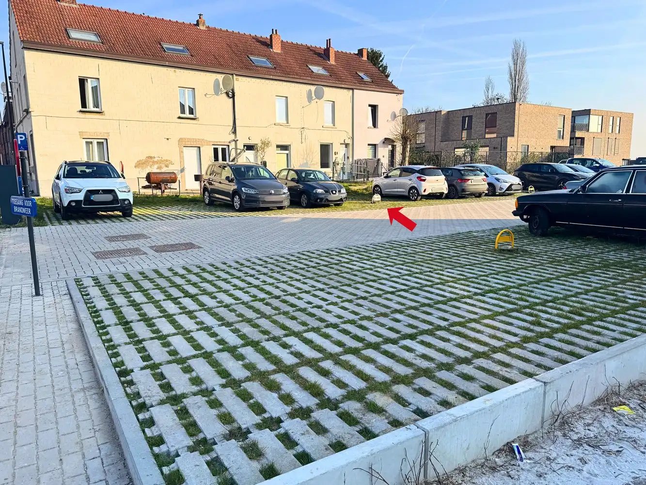 Parkeerplaats te huur in Sint-Pieters-Leeuw foto 3