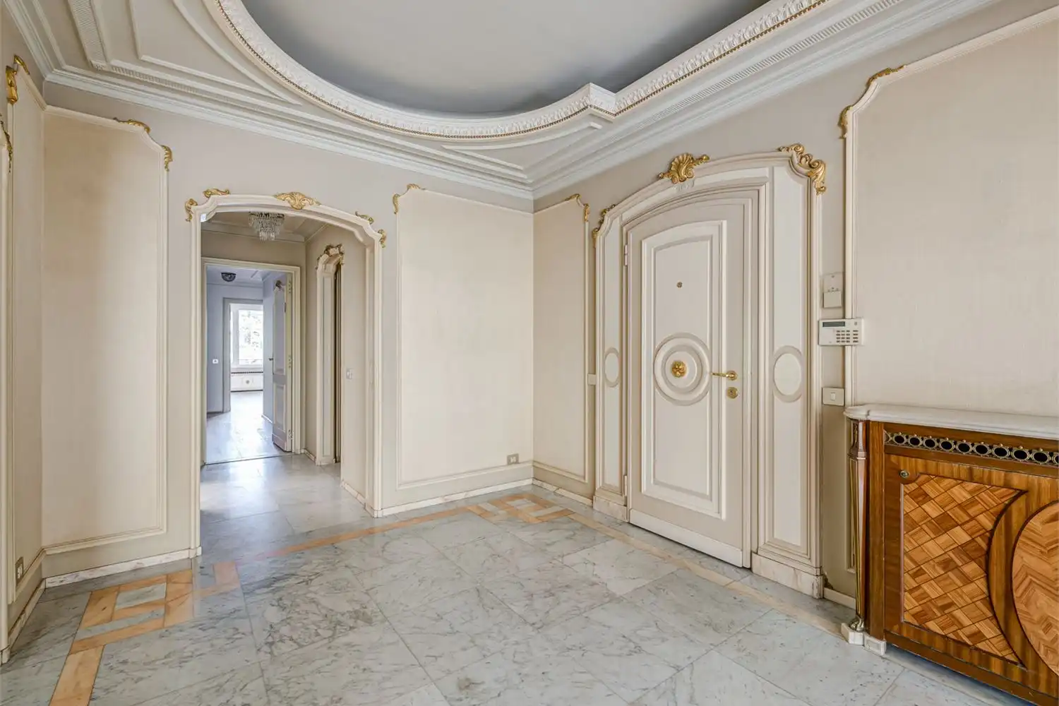 Ruim en lichtrijk 2-slaapkamerappartement (197 m²) met parkzicht en terras op toplocatie foto 7