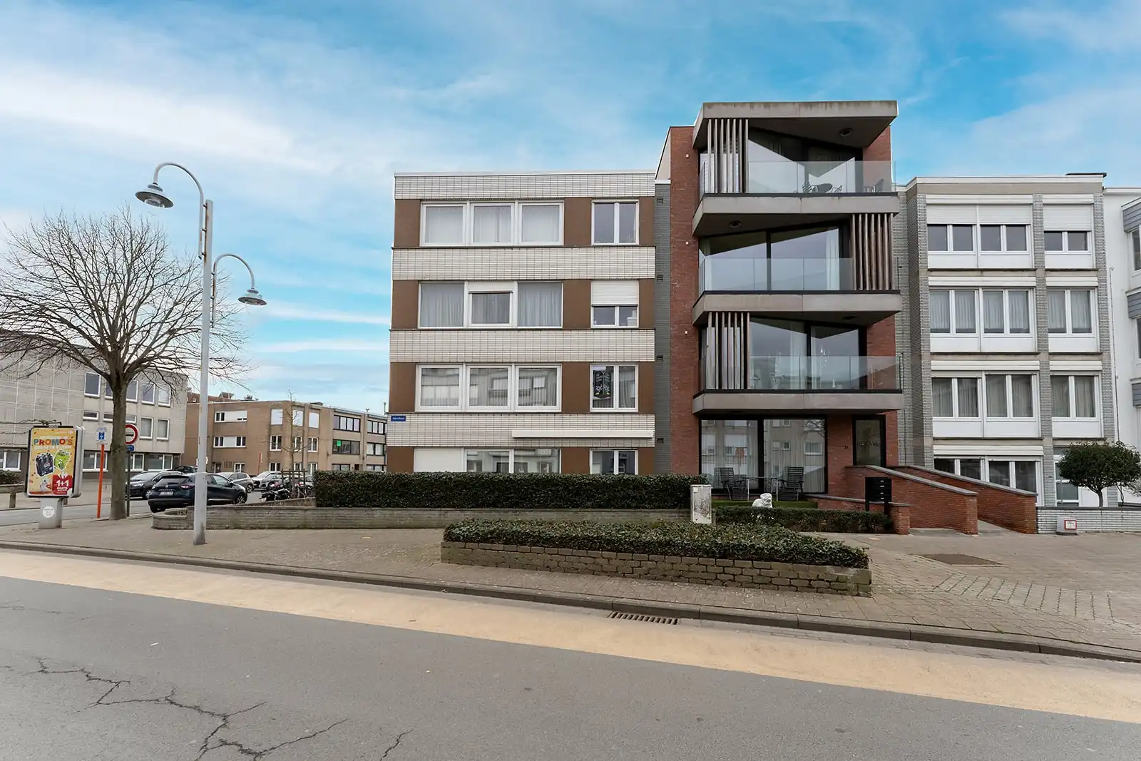 Ruim 3-slaapkamerappartement op topligging in het bruisende commerciële centrum van Blankenberge. foto {{pictureIndex}}