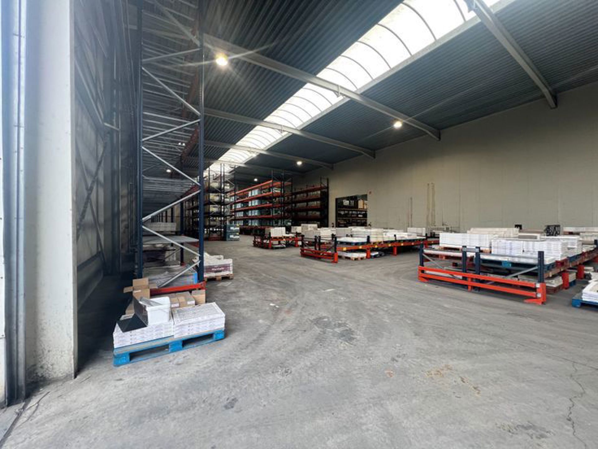 Magazijnen van 5.299 m² en 7.500 m² met verhard terrein foto 4