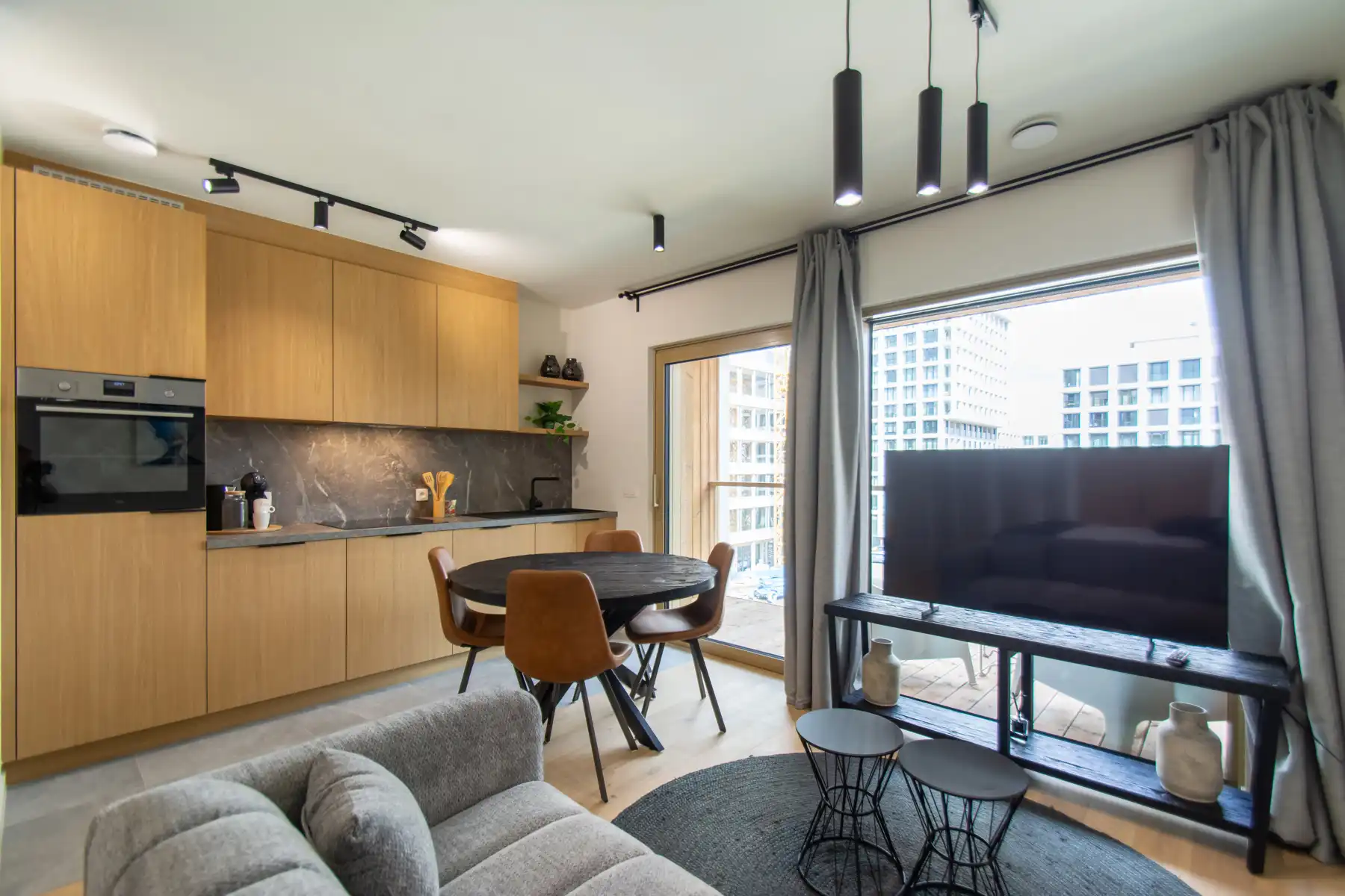 Gemeubelde studio met mooi terrras (Nieuw Zuid) foto 2