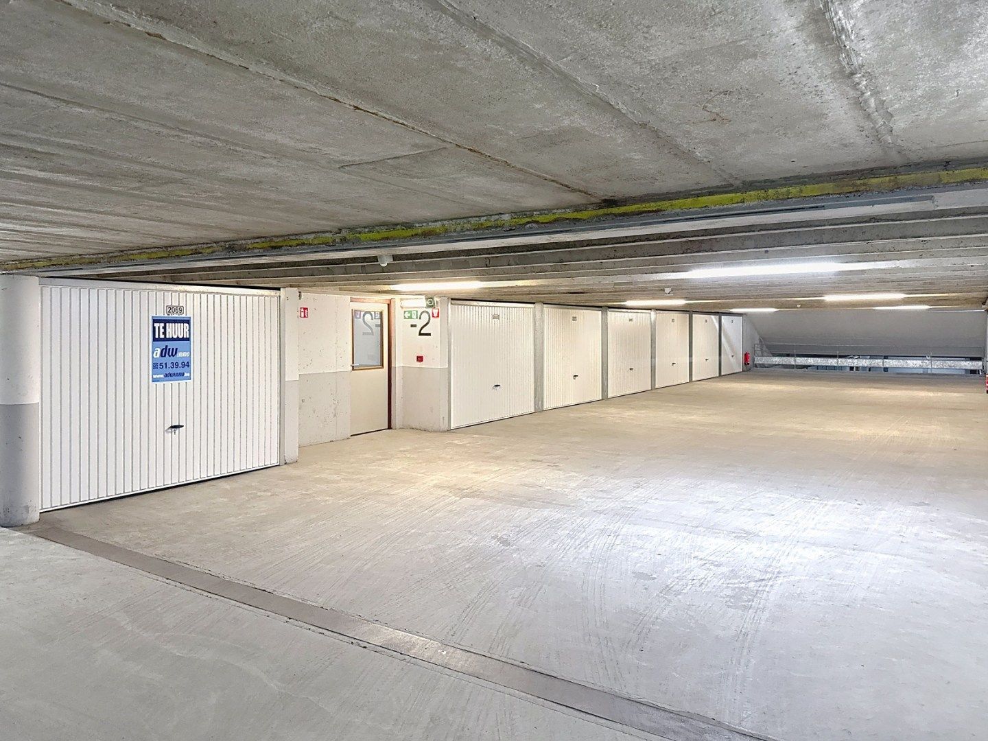 Gemakkelijk te bereiken garagebox in het Stubbenpark te Duinbergen foto {{pictureIndex}}