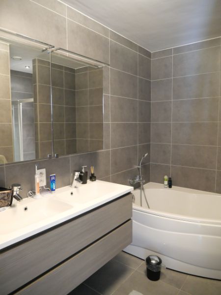Dakappartement met 2 slaapkamers, groot terras en garage te huur in Tiegem foto 14