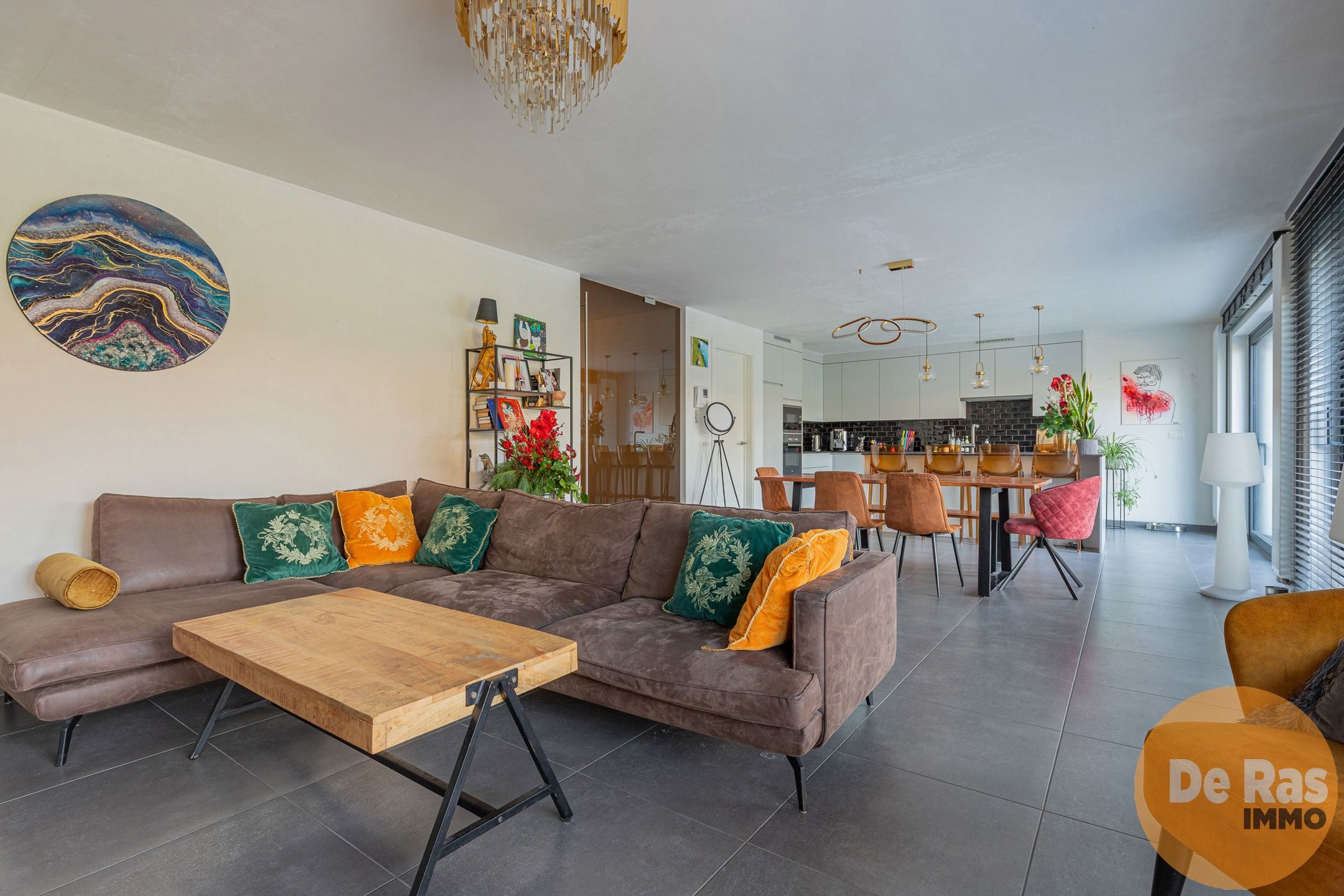 KERKSKEN -  Zeer ruim en luxueus gelijkvloers appartement foto {{pictureIndex}}