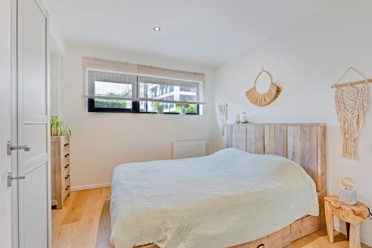 Instapklaar 2-slaapkamerappartement met tuin en garage foto 5